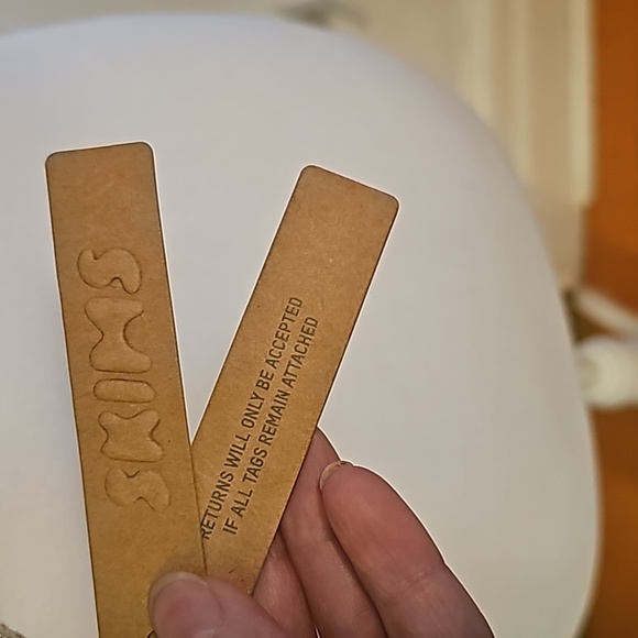 NWT, Skims weightless scoop bra - Picture 7 of 7